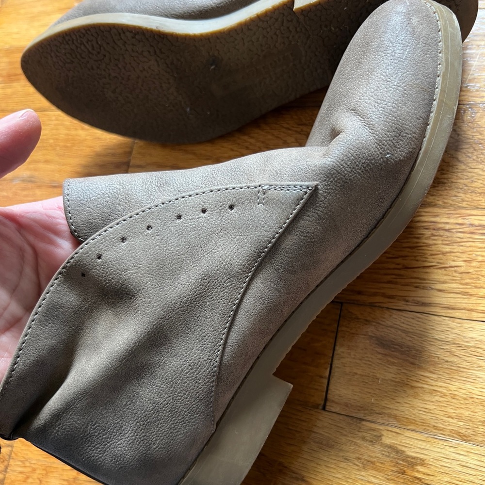 Indigo Rd. slip on laceless ankle boots/booties in taupe - women’s 7.5 - 7 1/2 - Picture 3 of 6